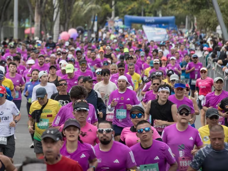 Un corredor murió a 200 metros de la meta en la Media Maratón de Bogotá 2025