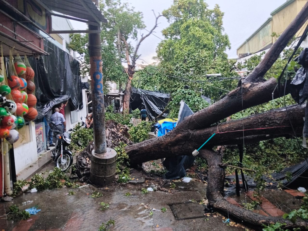 Fuerte vendaval con granizo causa estragos en Valledupar