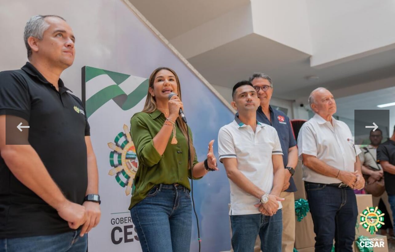 Gobierno del Cesar entregó 20 acordeones al rey vallenato Iván Zuleta para niños de escasos recursos