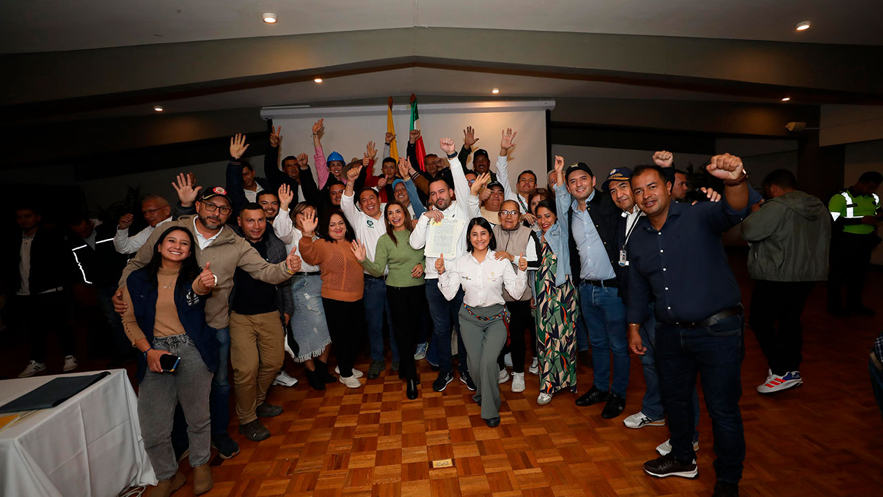 Petro anuncia fin del paro de mineros en Boyacá tras acuerdo de transición energética