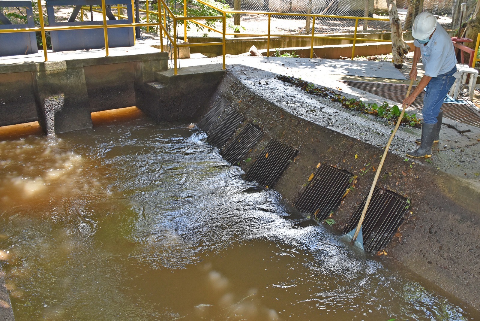 Emdupar invita a almacenar agua debido a posibles suspensiones por lluvias