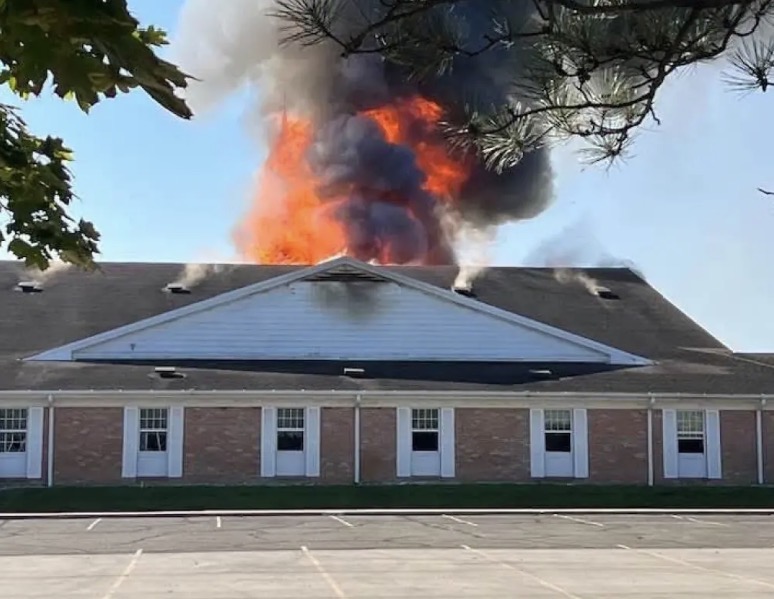 Tiroteo y fuego en iglesia mormona de Michigan deja varios muertos y heridos