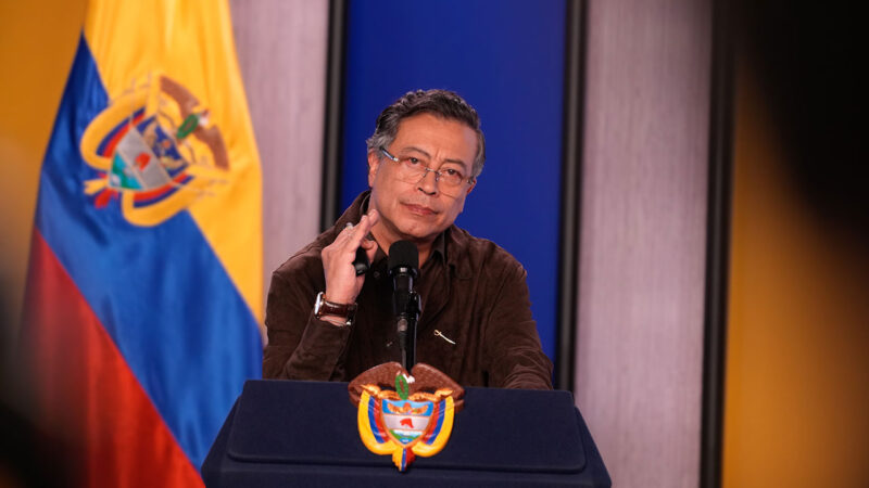 Petro anuncia relevo en la cúpula policial y advierte sobre presencia de ‘parapolicía’ en Medellín