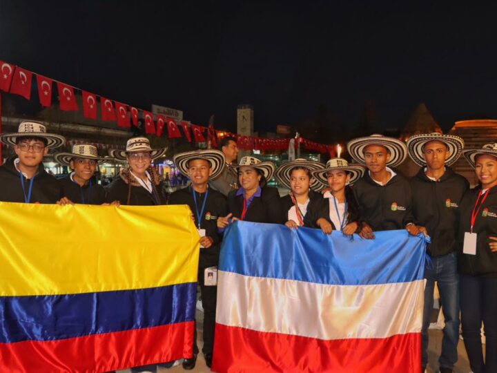 Ocho jóvenes vallenatos hicieron vibrar a Turquía con el sonido del acordeón