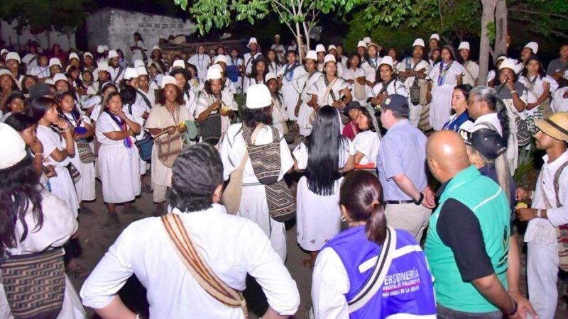 Pueblo Arhuaco bloquea el cruce nacional en Bosconia en exigencia de respeto a su autonomía y gobierno propio