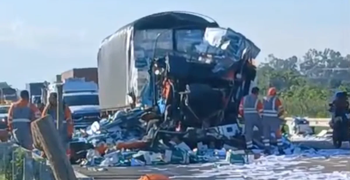 Autoridades investigan mortal accidente entre dos tractomulas en la vía San Roque – La Paz