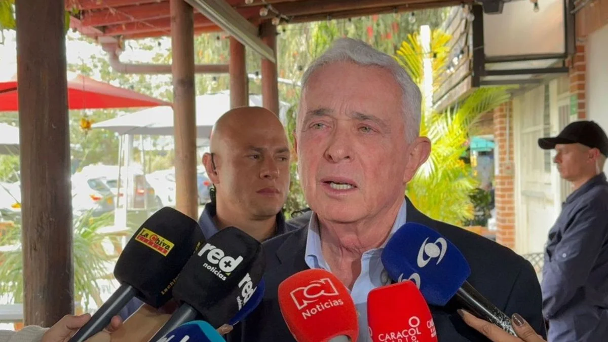 Uribe propone ley para absolver a militares que participaron en la retoma del Palacio de Justicia