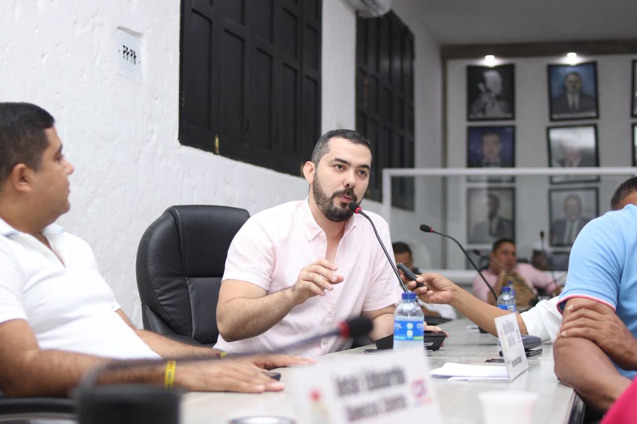 Concejal Manolo Fernández propone beneficios para dignificar a los veteranos de la Fuerza Pública